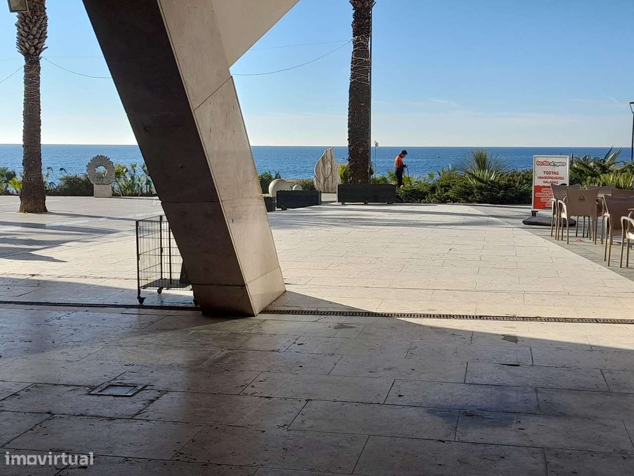 Espaço Comercial na conhecida Praça da Califórnia, em Sesimbra-7