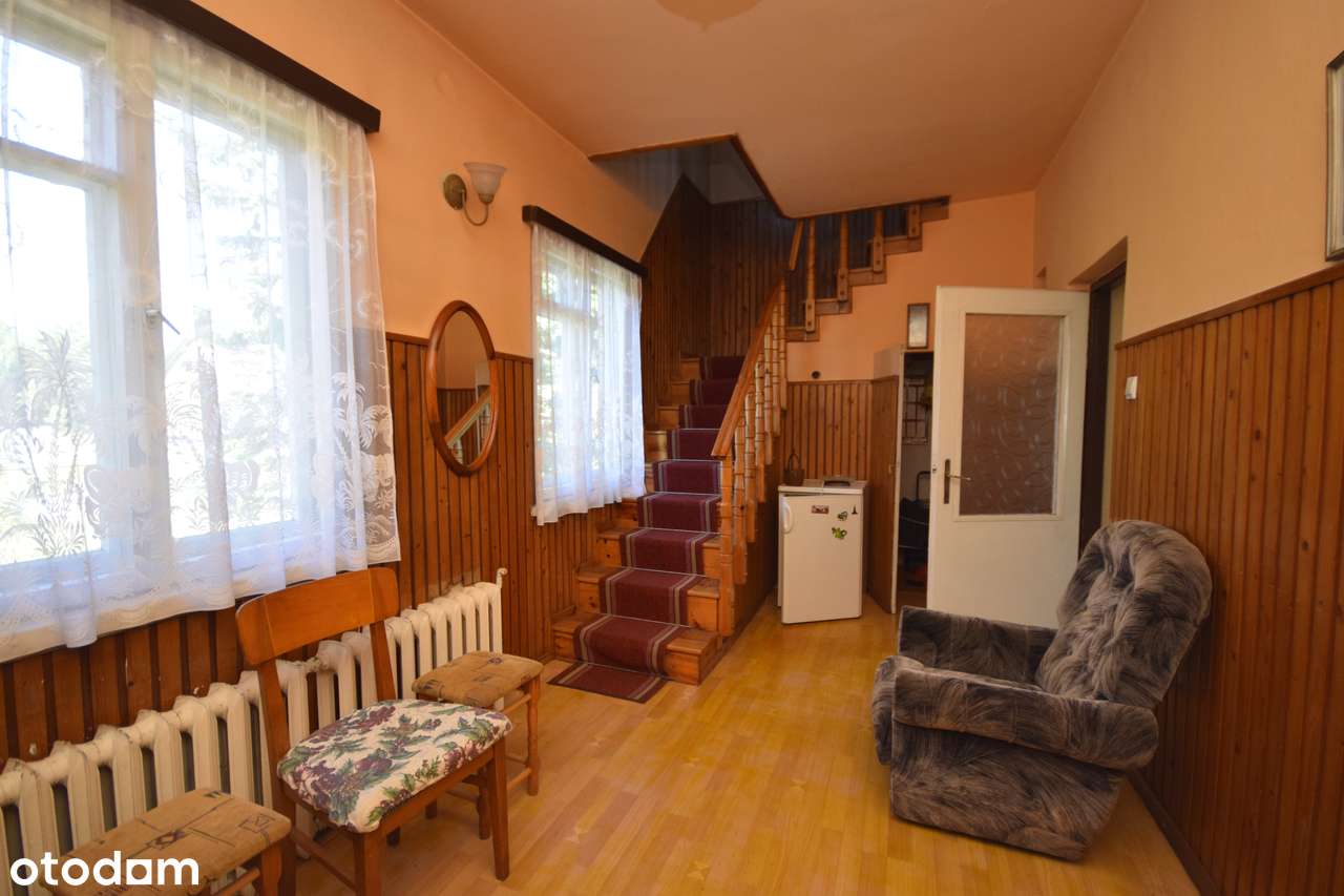 Przestronny bliźniak z dużą działką-1