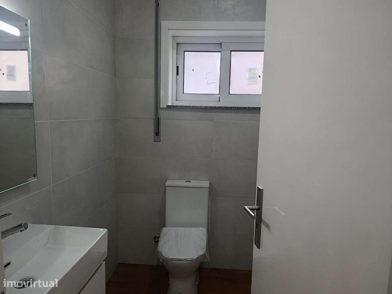 Apartamento T3 Remodelado na Maia, com 125 m², Box 22 m², Varandas-9