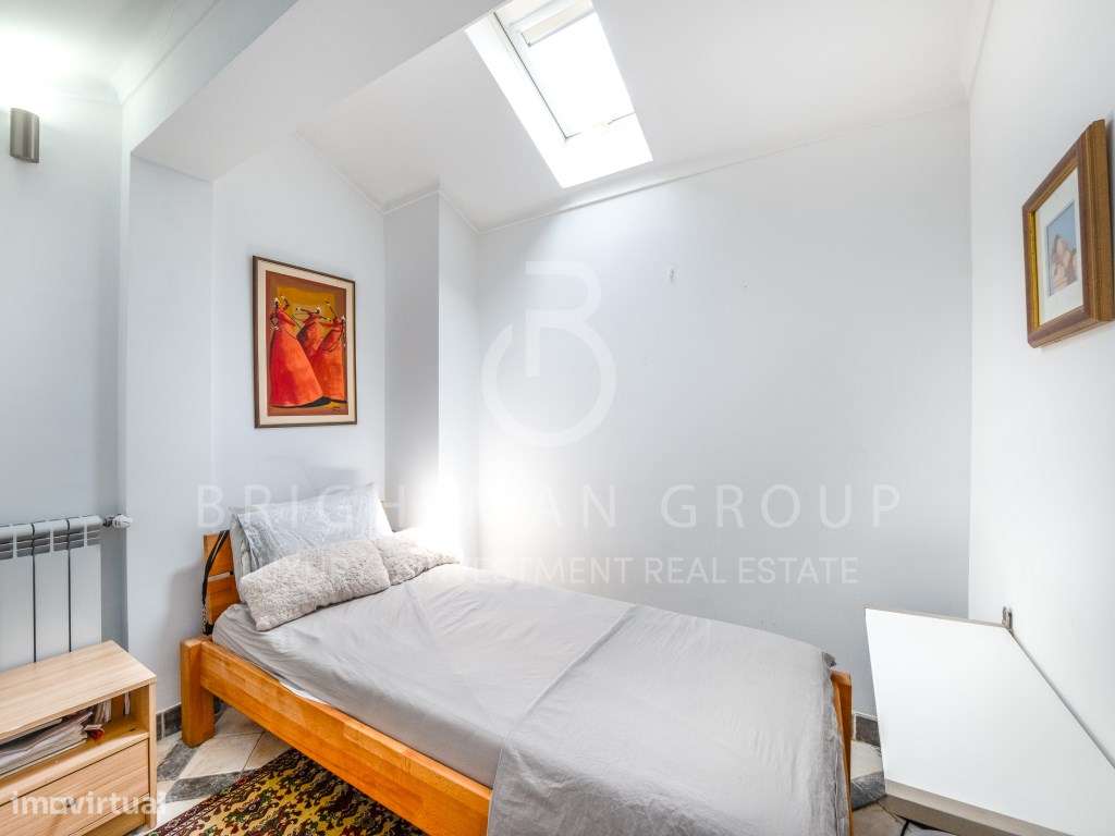 Moradia T5 com piscina em zona histórica da Parede-26