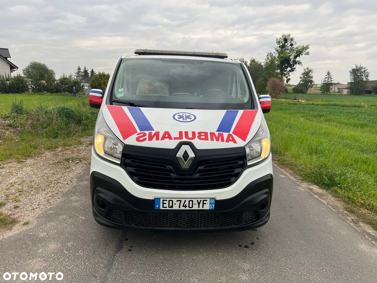 Renault Trafic Long Maxi karetka ambulans ambulance - 2