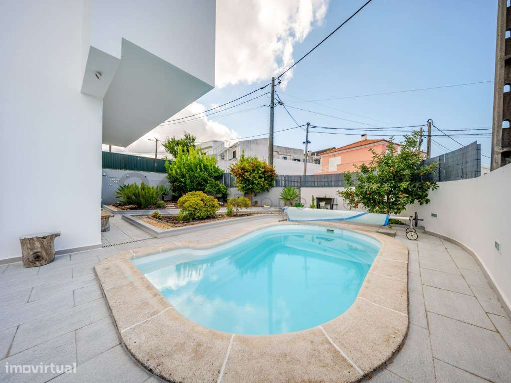 Moradia com piscina nas Quintinhas-51
