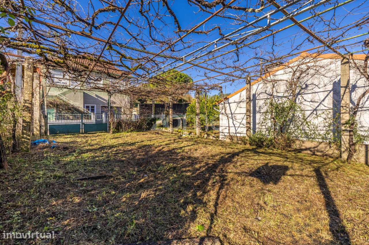 Moradia T1 para recuperar | Albergaria dos Doze-16