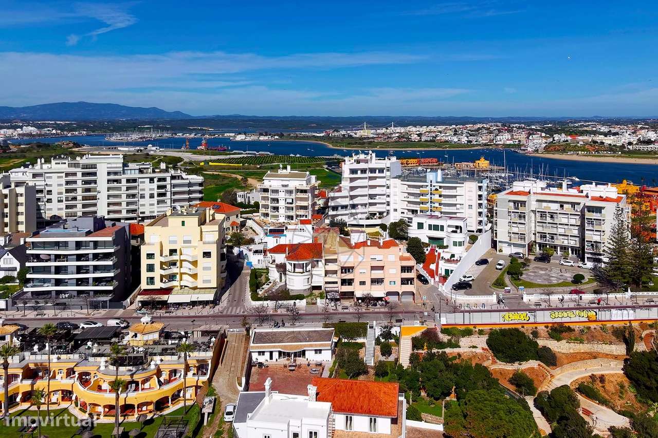 Apartamento T1  com Garagem e Piscina  no Coração da Praia da Rocha-59