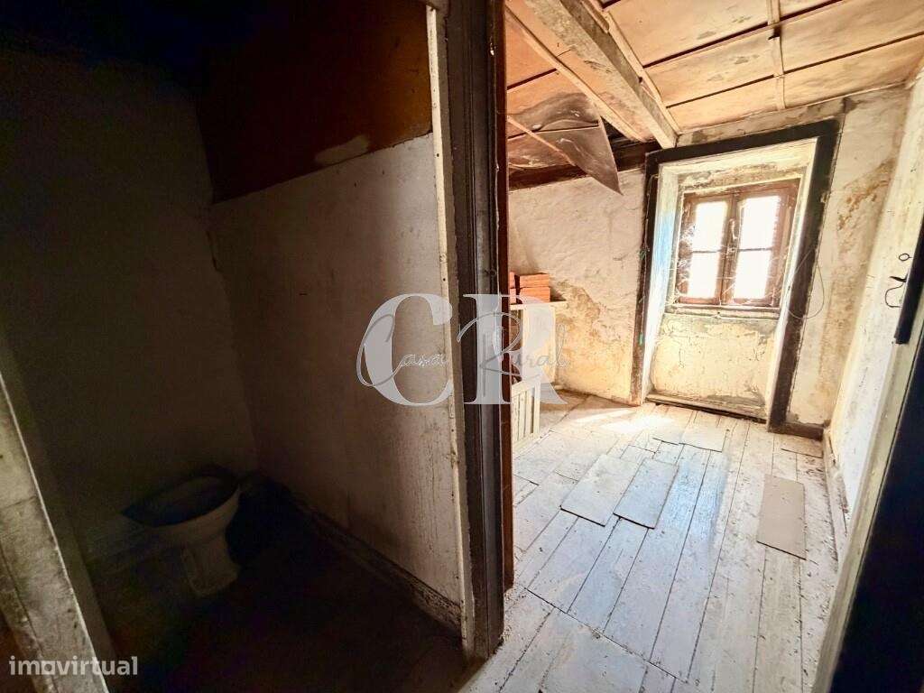 Moradia para recuperar no centro da vila de Figueiró dos Vinhos-21