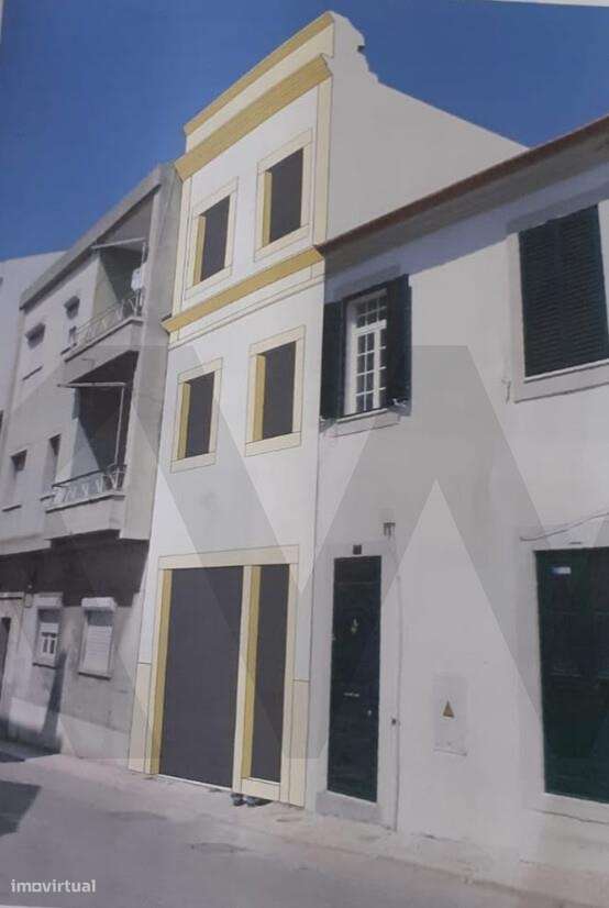 Terreno para Construção de 1 prédio com 3 pisos e com 3 Fogos situado - Grande imagem: 2/8