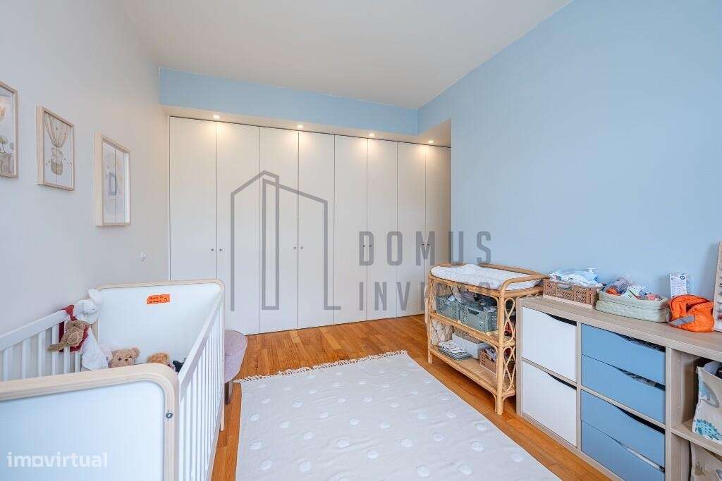 T2 remodelado com duas varandas e lugar de garagem | Zona da Boavista-26