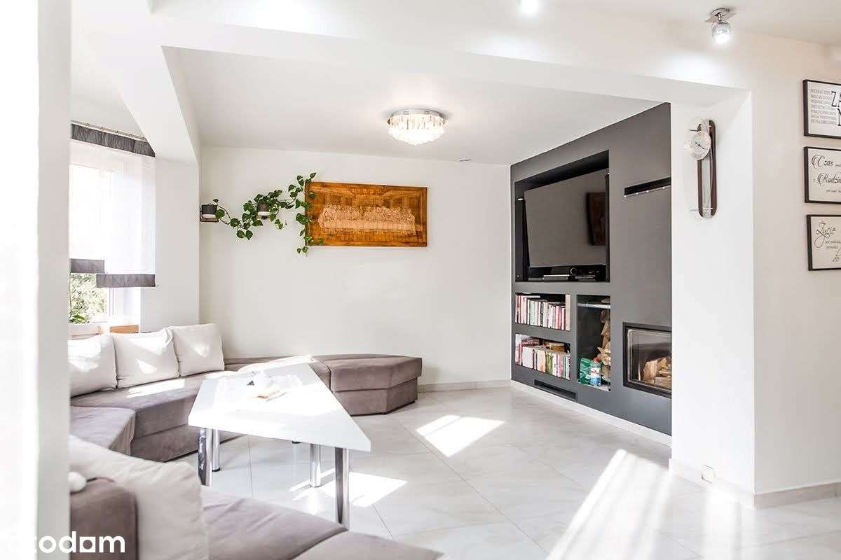 Elegancki Dom z Basenem, Domkiem dla Gości-7