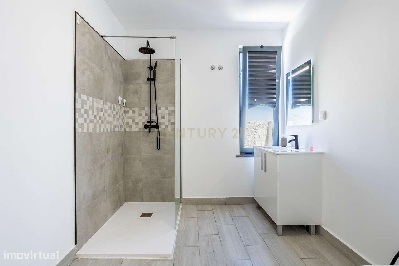 Moradia T3 + 1 com uma vista espetacular em Fonte Santa-14