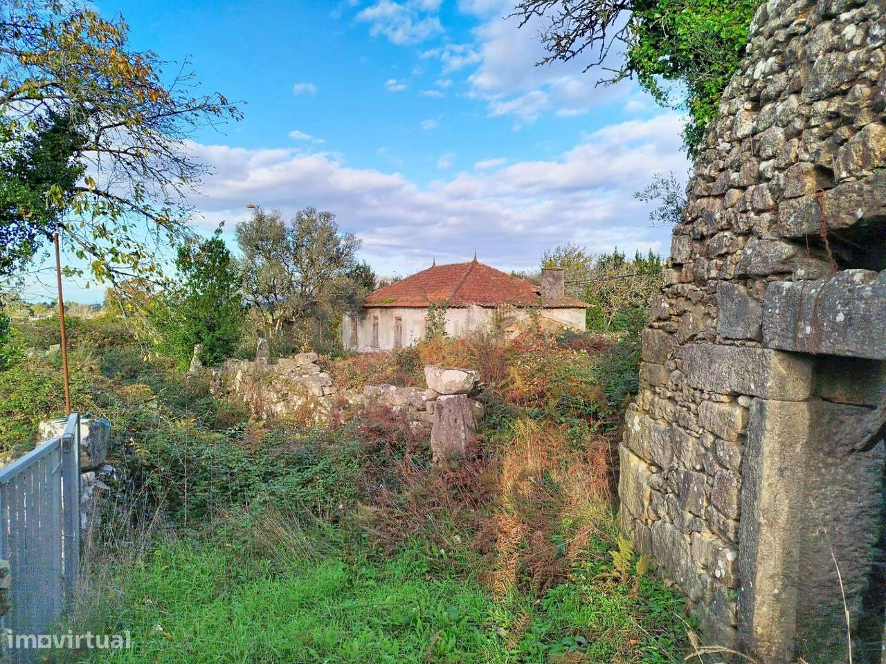 Ruina em Fontoura, Valença - Oportunidade Única!-8