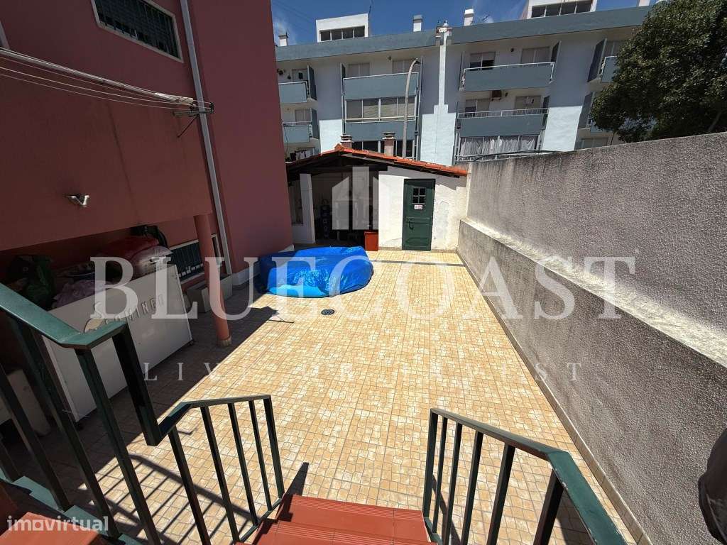 Moradia V4 com 3 Pisos - Espaço e Conforto-17