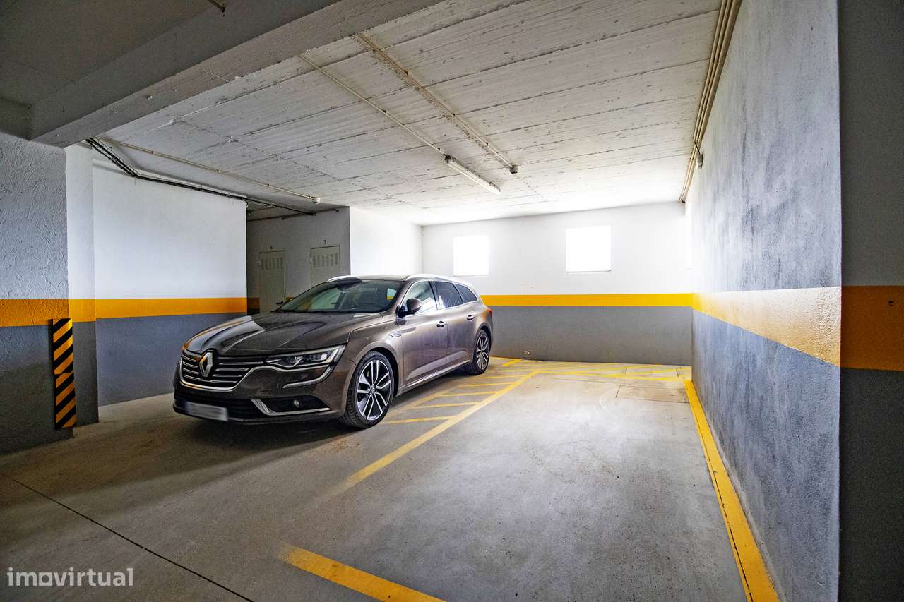 Apartamento T3 varanda estacionamento Corredoura Sesimbra-38