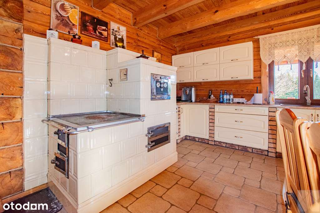 Dom z pełnego bala z zarybionym stawem-12