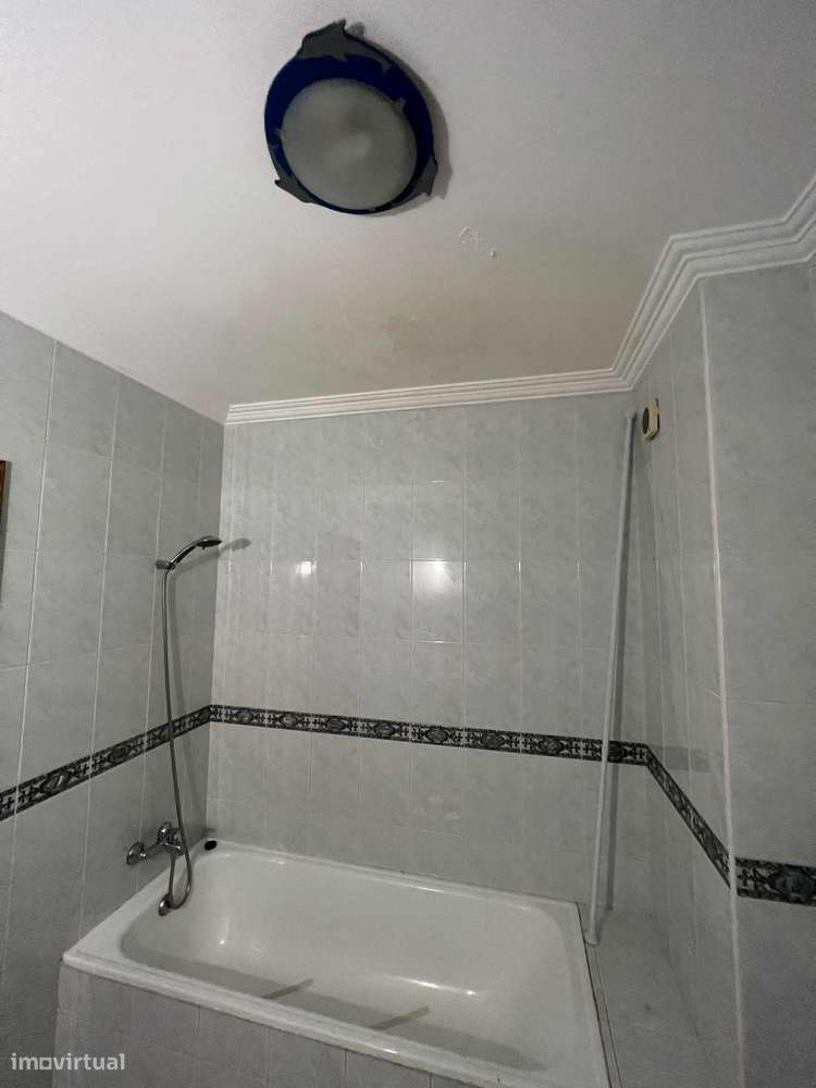 T2 com varanda, garagem e acessibilidade em Ílhavo-6