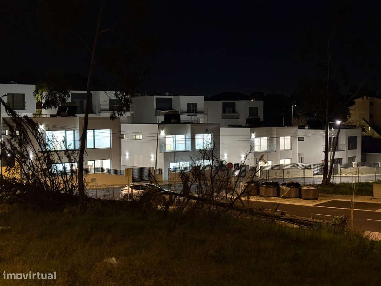 Moradias T3 com jardim e piscina em Sintra parqueamento para 2 carros - Grande imagem: 5/13
