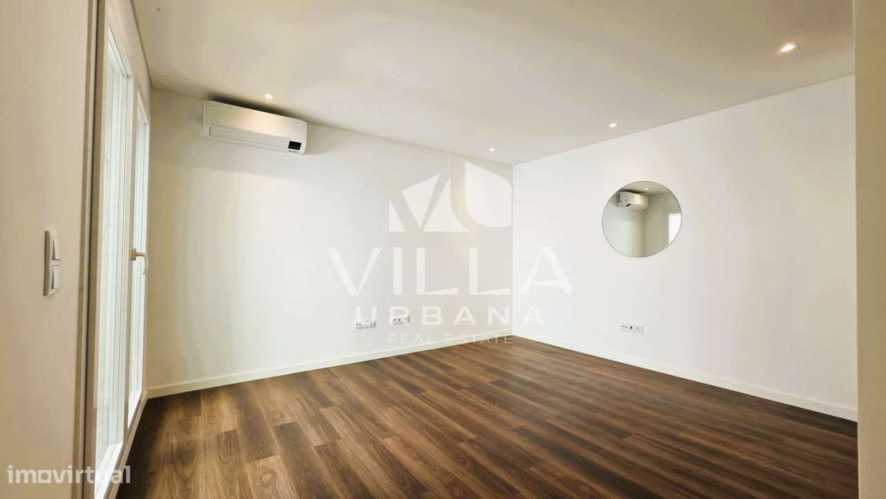 Apartamento T2 c/ Espaço Exterior localizado no Centro de Almada-10