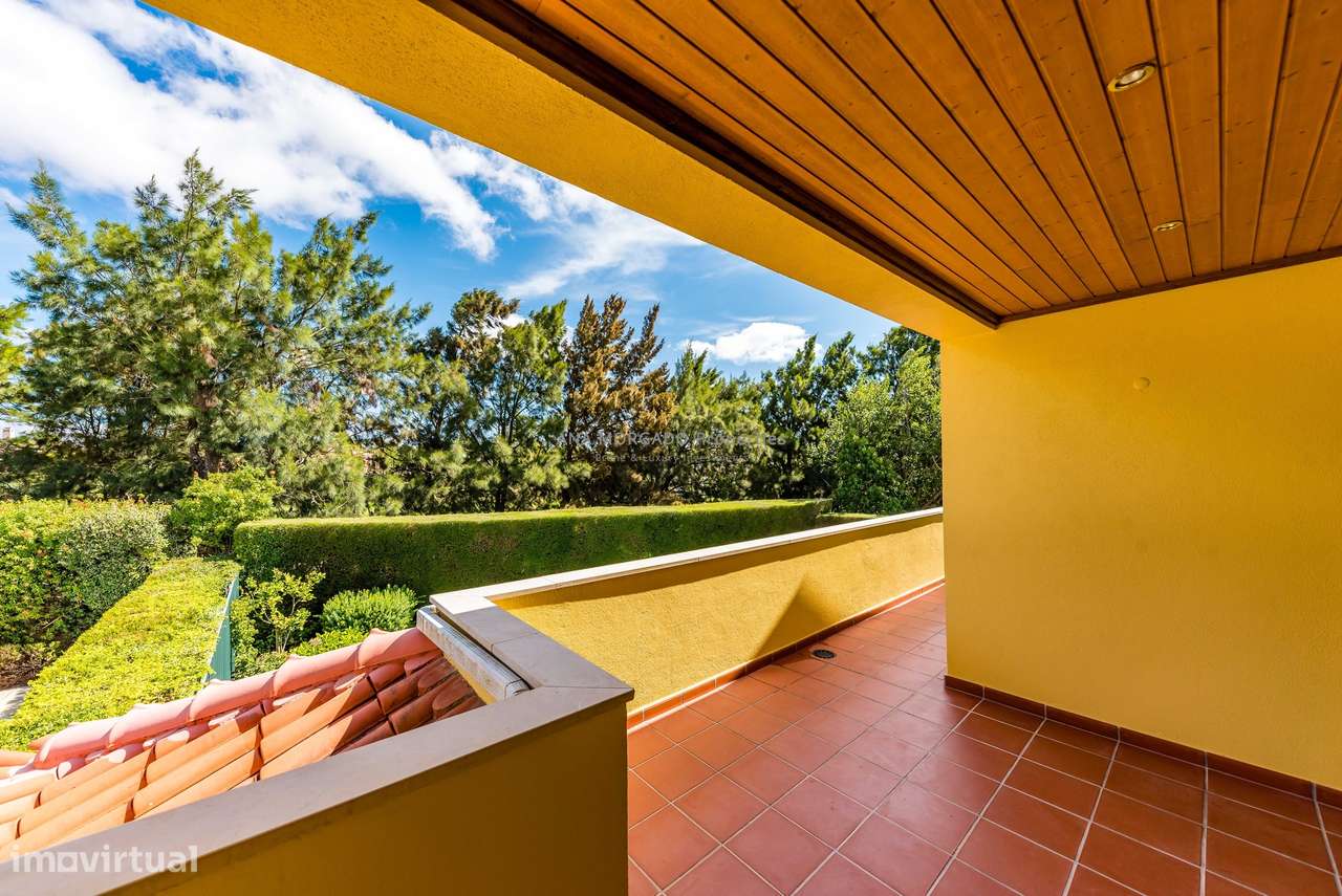 Moradia T4+1 Geminada na Quinta da Beloura — Luminosidade, Conforto e-42