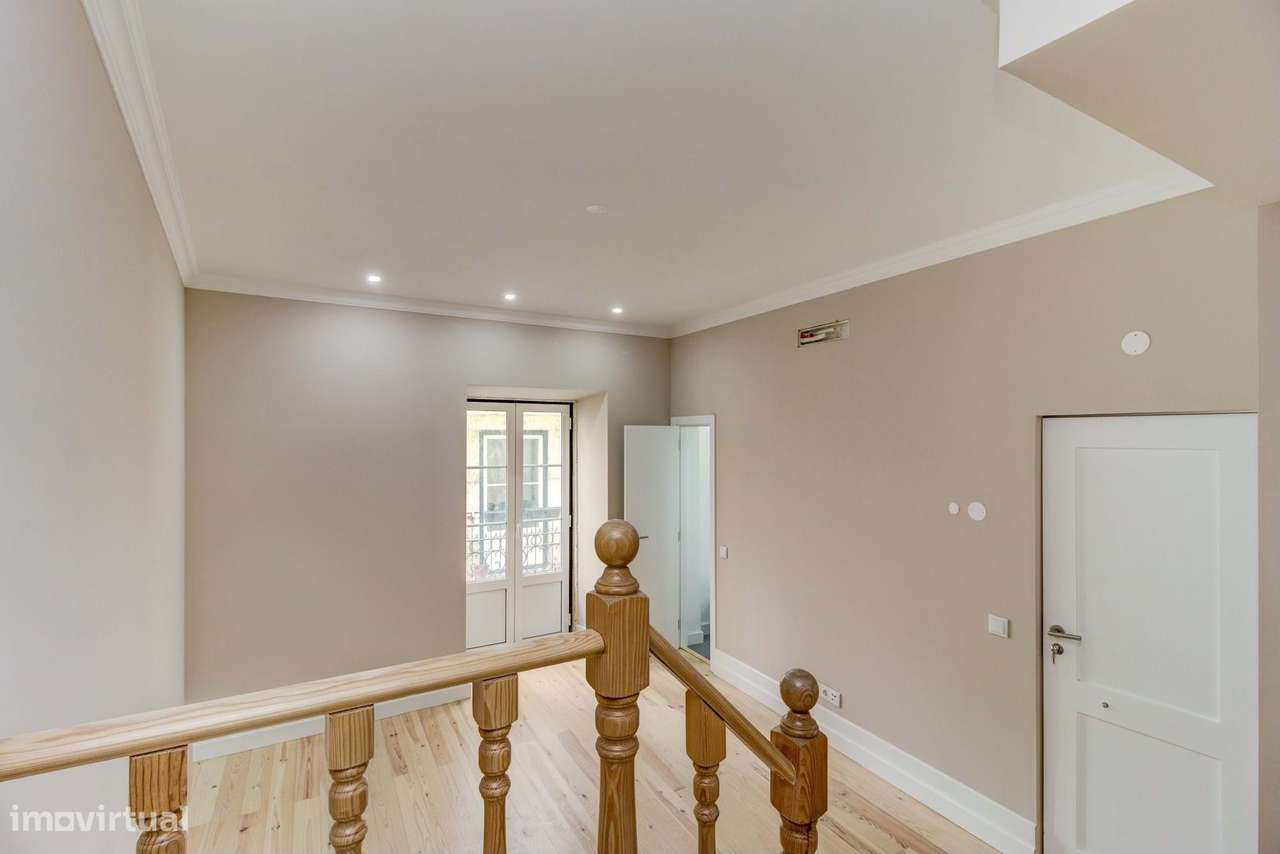 Apartamento T2  com 2 WC | Renovado | Rua do Salvador – Alfama | 1.º A - Grande imagem: 5/12