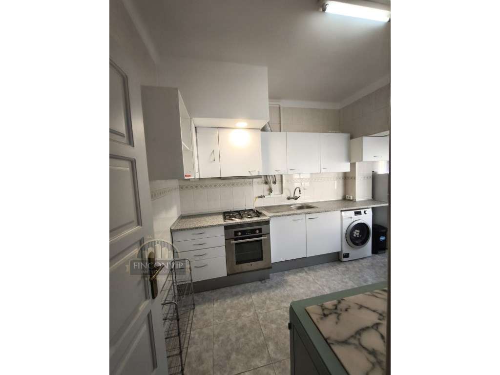 Apartamento T2, no Centro de Almada.-8