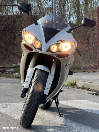 Yamaha R1 - 7