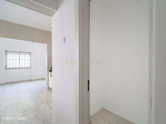 Prédio de Investimento Premium no Centro de Almada | Vista Rio | Eleva-21