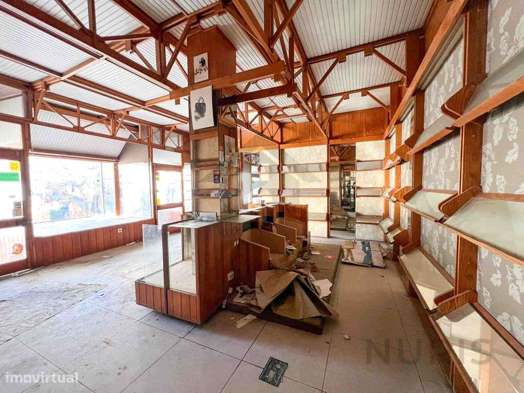 Moradia T3 com Espaço Comercial para Venda em Portimão-25