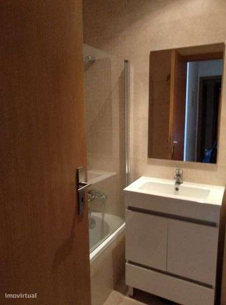 T0 Mobilado ao Hospital Santo António e Palácio Cristal - Porto - Grande imagem: 5/11