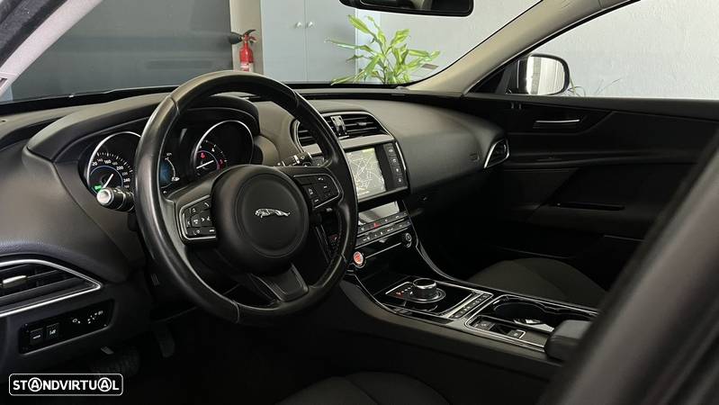 Jaguar XE 2.0 D Prestige Aut. - 11