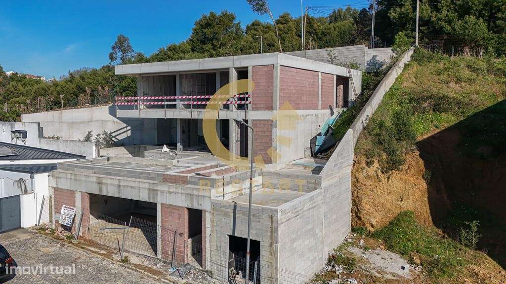 Moradia T4 de Luxo com Vistas Deslumbrantes sobre o Rio Douro-43