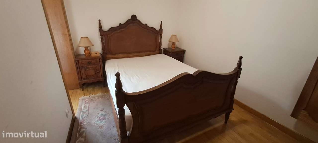 Moradia T5 com garagem e jardim em Miranda do Douro-29