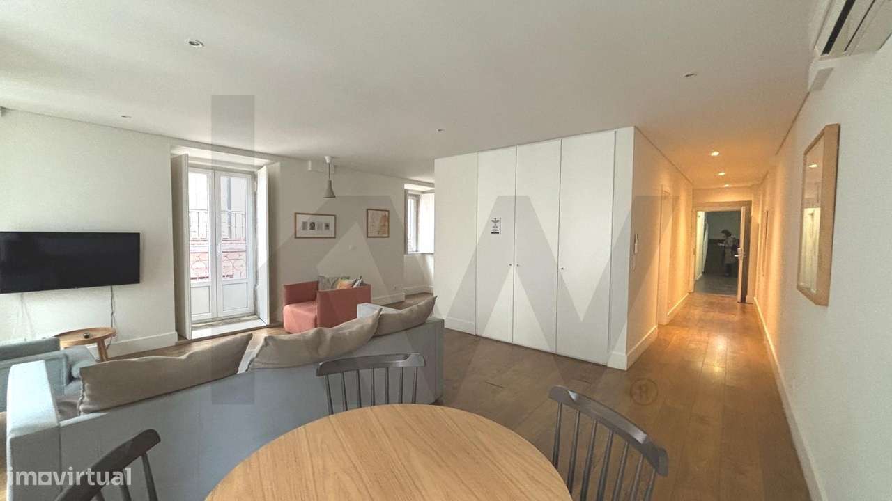 T1 com Varandas na Rua do Poço dos Negros - Grande imagem: 3/18