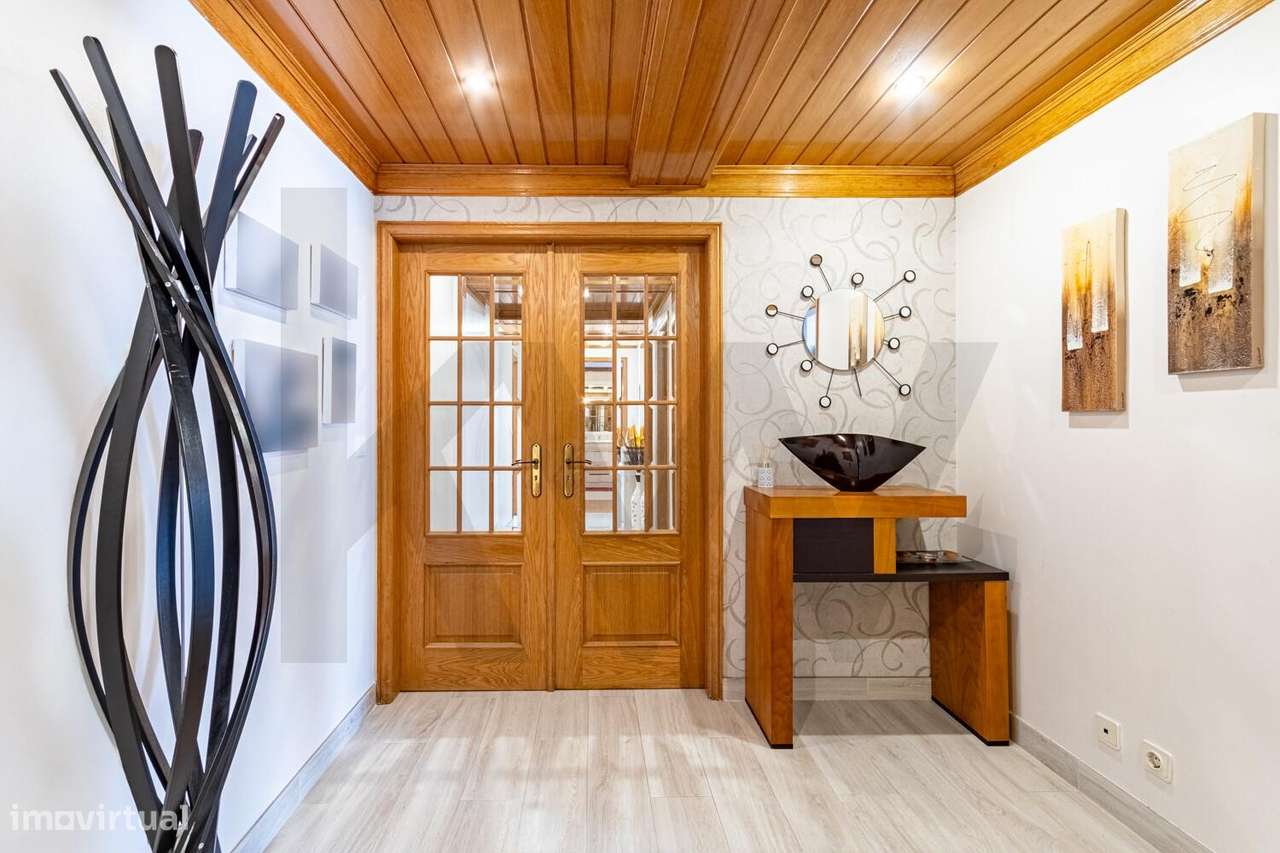 EXCELENTE T3 | PARCIALMENTE RENOVADO | QUINTA GRANDE - Av. dos Moinhos - Grande imagem: 4/34