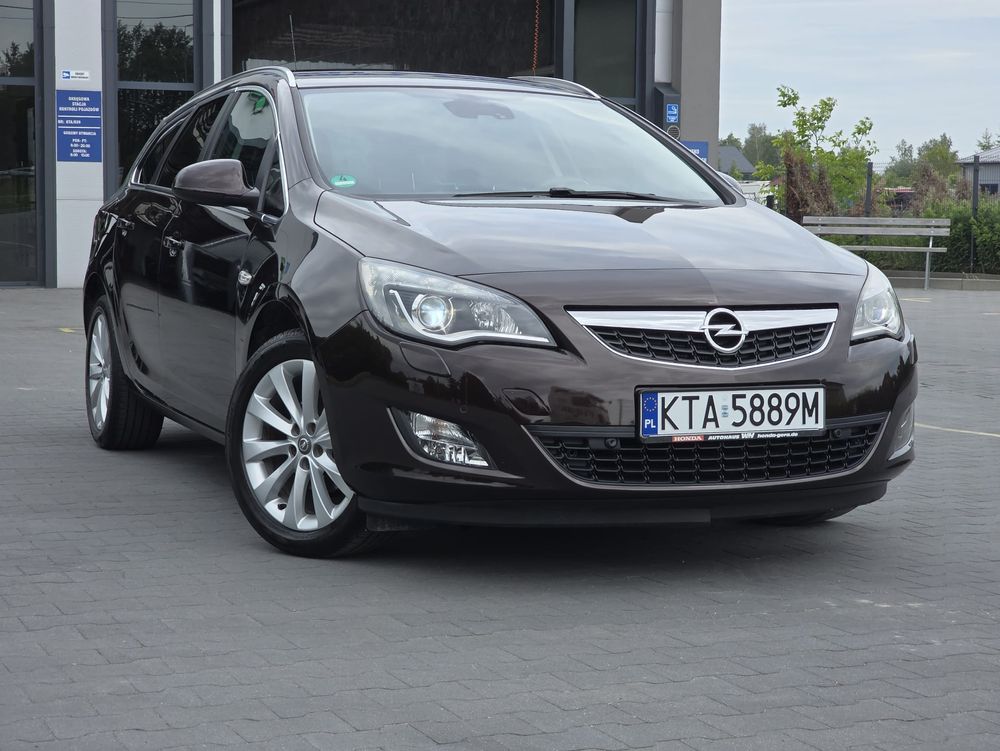 Opel Astra J 1.4 Turbo Sport 2011