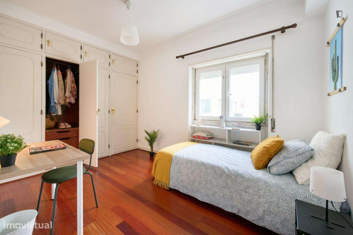 Quarto - localizado em Benfica Lisbon - Grande imagem: 5/8