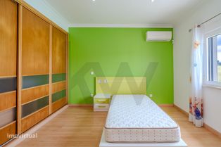 Moradia térrea e isolada, de tipologia T3 com piscina e garagem num lo - Grande imagem: 3/39