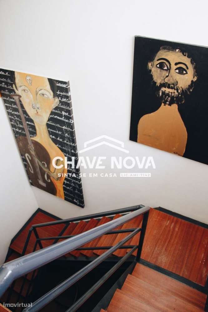 T5 triplex  3 frentes  piscina Garagem Junto colégio Luso Francês-11