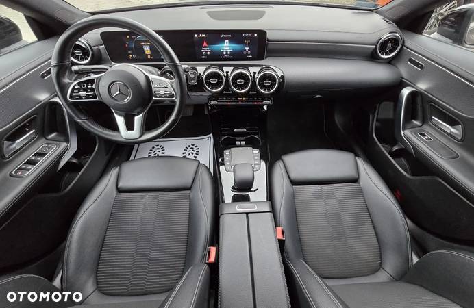 Mercedes-Benz CLA 180 7G-DCT - 9