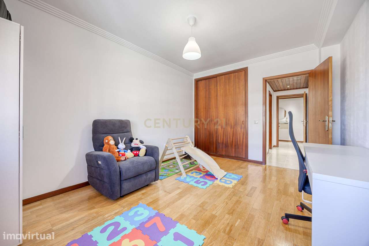 Apartamento T3 com varanda e Box fechada-22