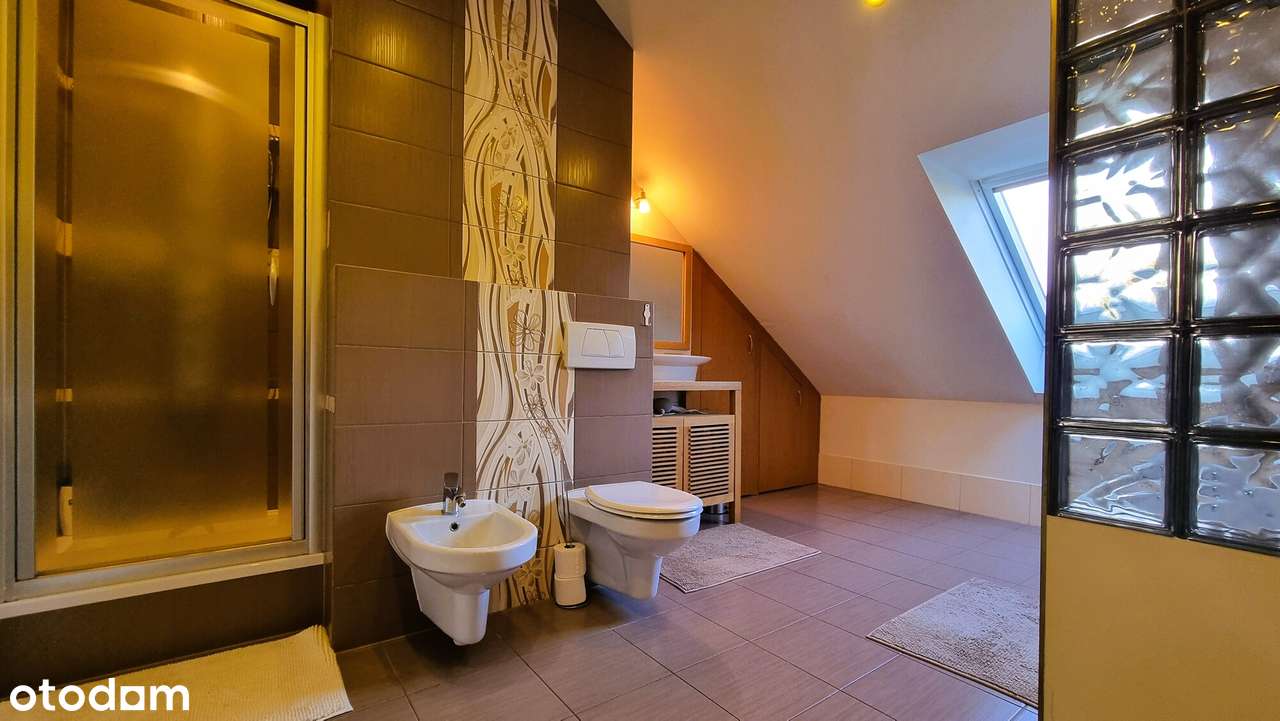 Komfortowy duży dom z pięknie zagospodarowaną działką w Szczecinku.-16