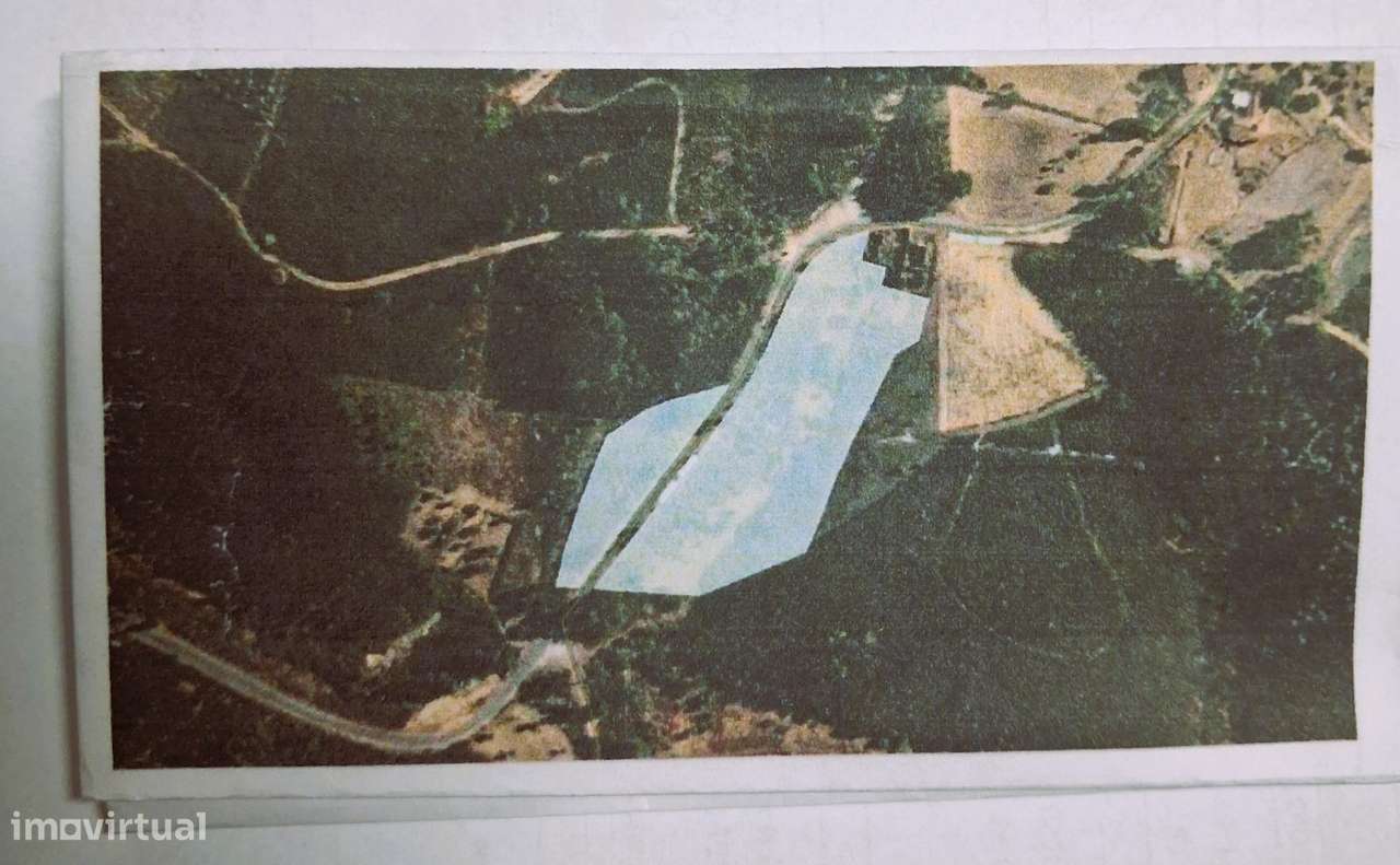 Moradia Isolada T4 em ruinas c/ 2 artigos urbanos e 1 terreno Rústico-9