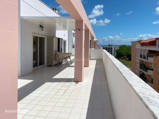 Apartamento T1 em Almada com lugar de garagem e  ( terraço 80m2 )