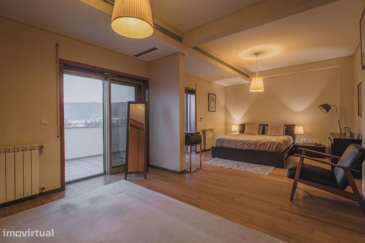 Moradia T4 com jardim e garagem dupla a 6 min do centro de Braga-20