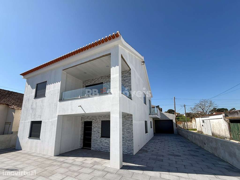 Moradia T4 remodelada em Carvalhos de Figueiredo, Tomar - Grande imagem: 2/60