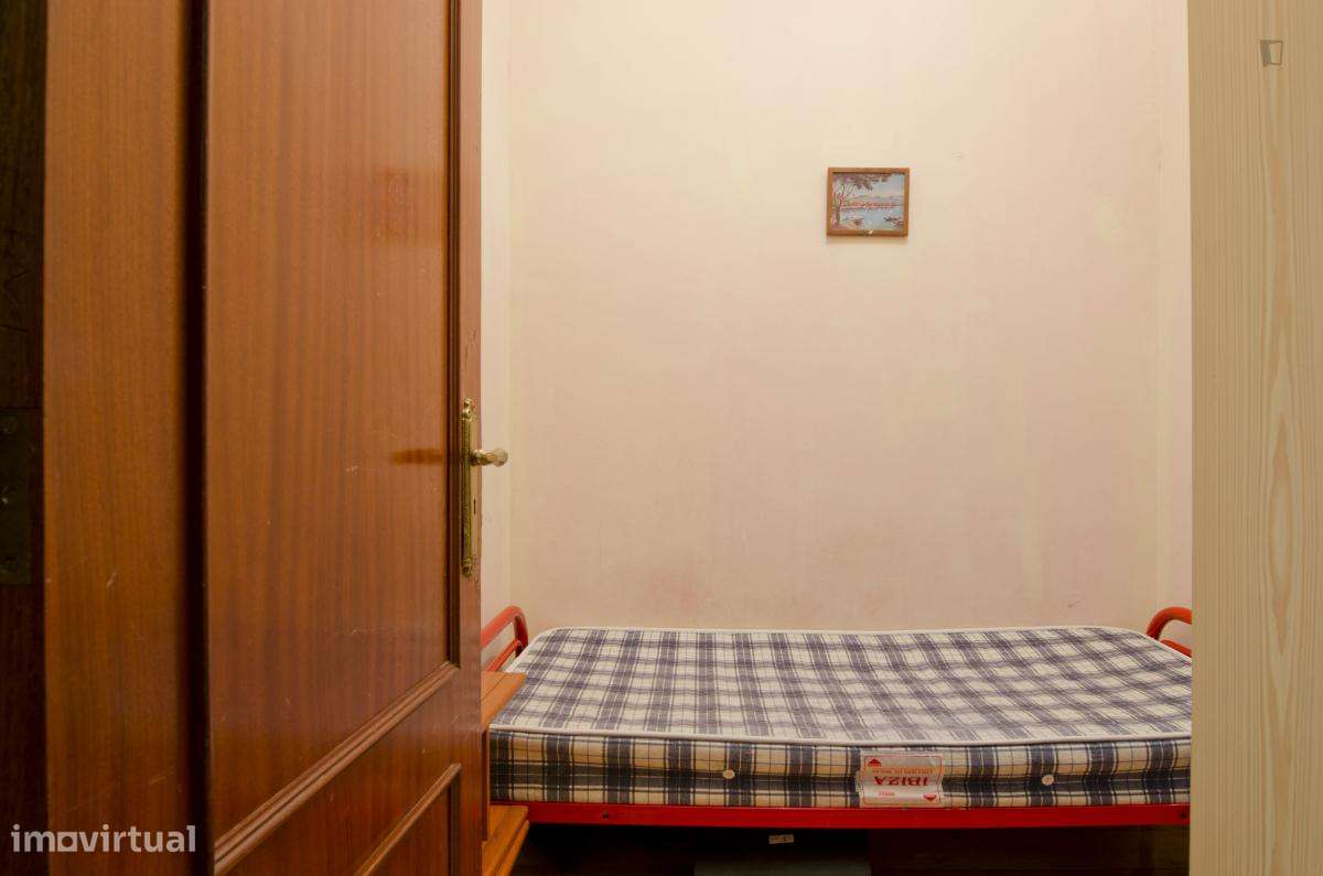 Quarto - localizado em Alameda Lisbon - Grande imagem: 3/10