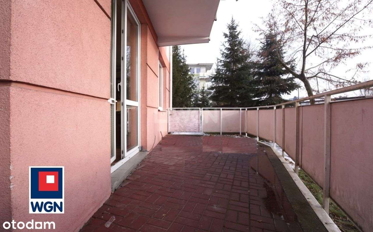 Mieszkanie z dużym tarasem.-9