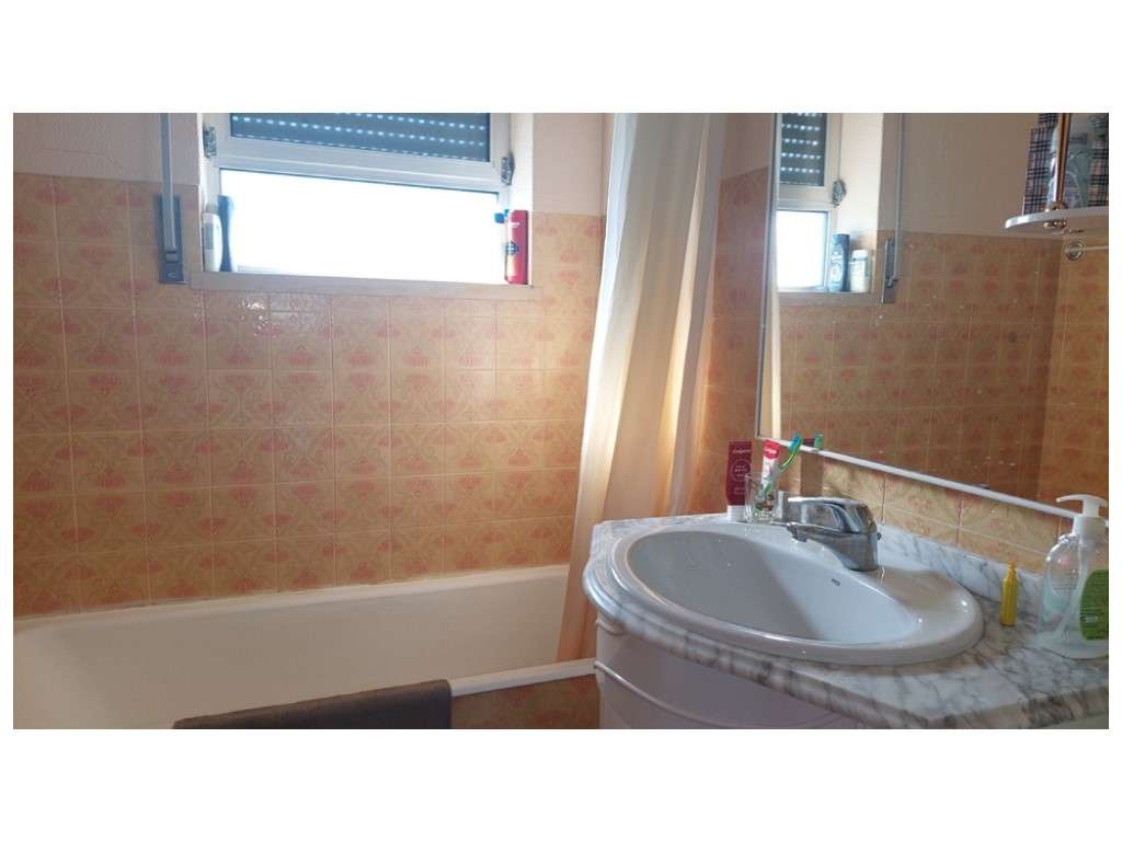 Moradia T3+3 individual no Lameiro - Carvide-28