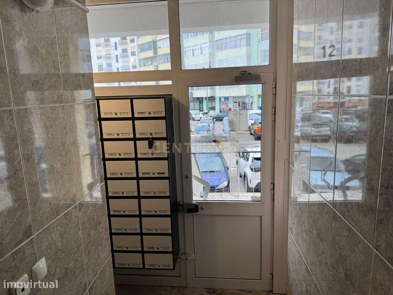 Apartamento T2 em Laranjeiro, Almada - Oportunidade Única!-12