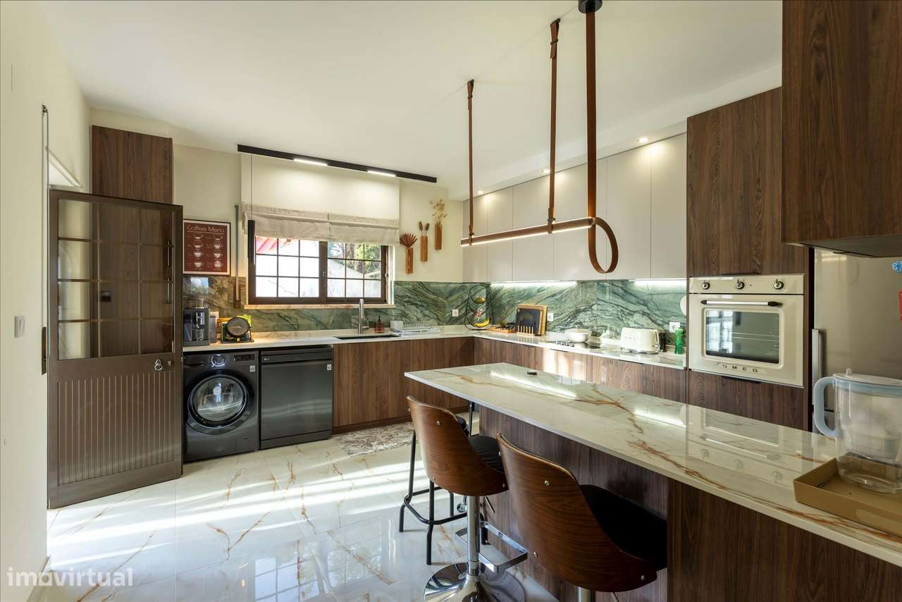 Moradia remodelada com jardim, garagem e vista desafogada, Algueirão,-18