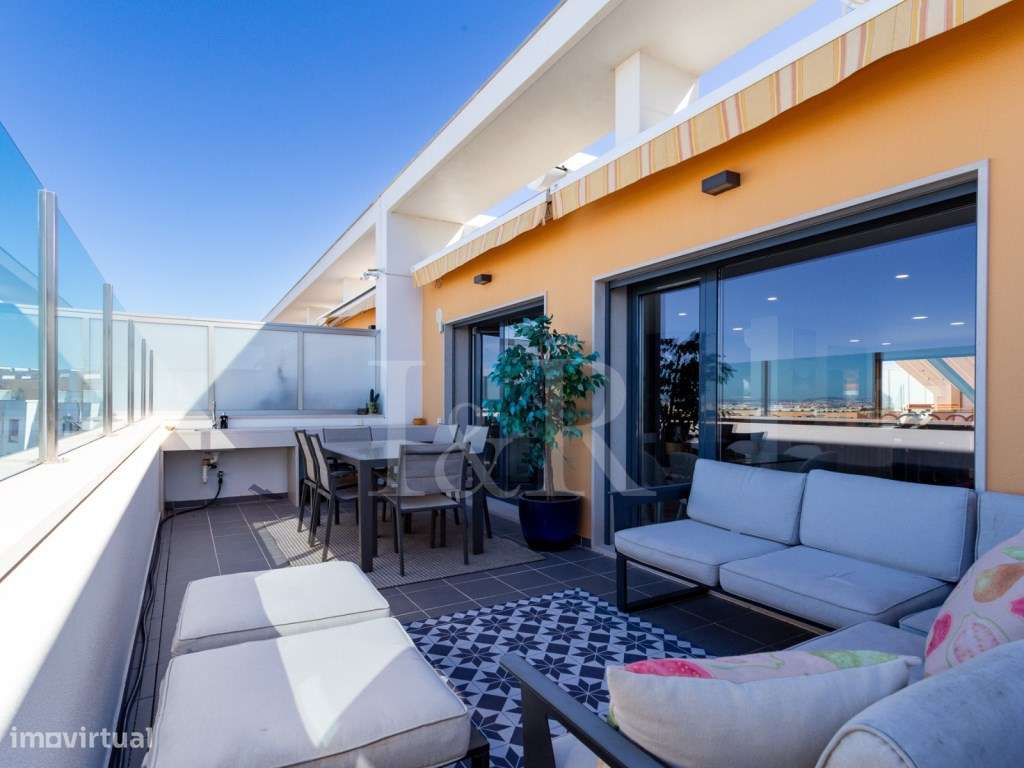 Apartamento T4 duplex com terraço e garagem no Montijo-44