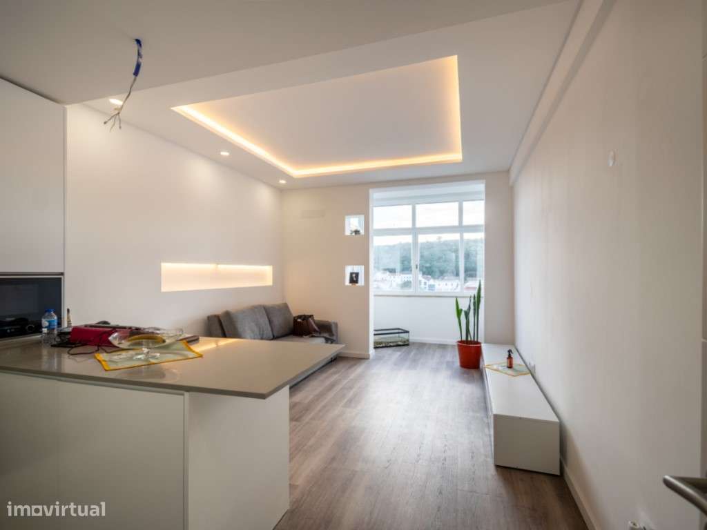 Apartamento T1 Renovado na Estrada de Benfica-2